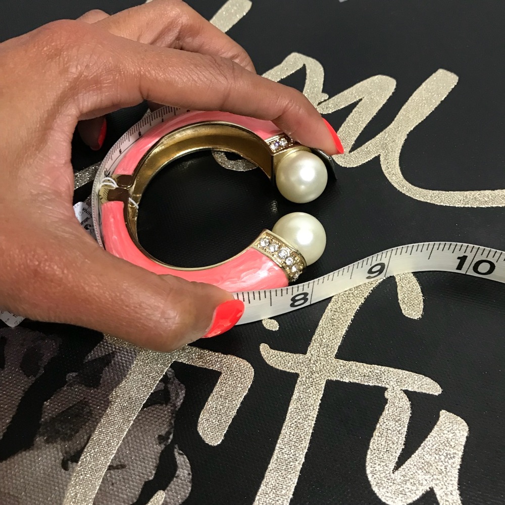 4/$24 Pearlized Statement Bracelet - Picture 3 of 3